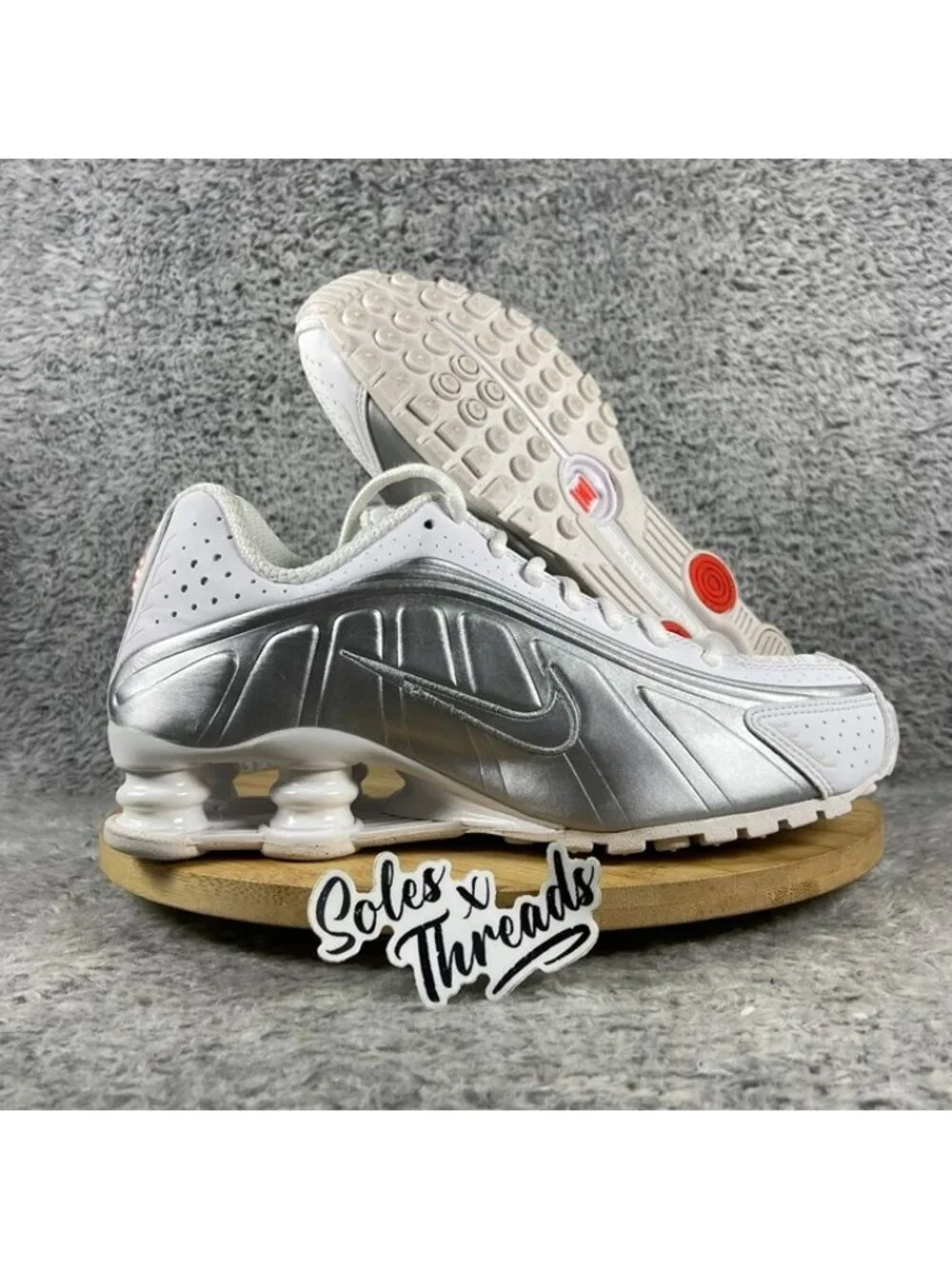 Nike Shox R4 White Metallic Silver Size 7 Women Sneakers AR3565-101